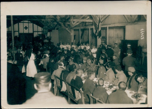 Photo La Chapelle France, train station, food for wounded soldiers, Red Cross, WWI