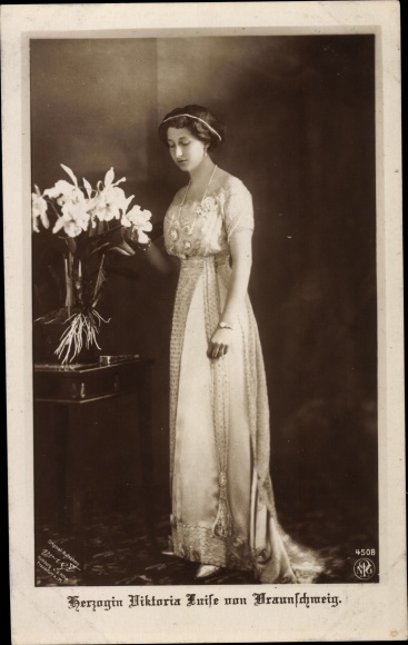 Postcard Princess Victoria Luise of Prussia, Duchess of Brunswick, portrait, NPG 4508