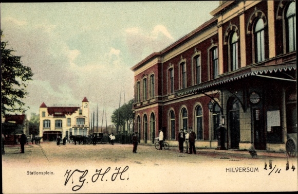 Ak Hilversum Nordholland Niederlande, Stationsplein
