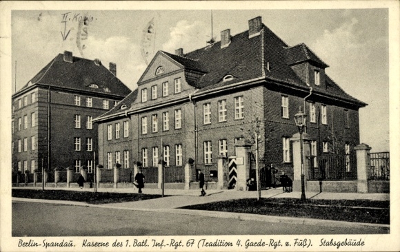 Ak Berlin Spandau, Kaserne des 1. Batl. Inf.-Regiments 67, Tradition 4. Garde-Rgt. zu Fuß