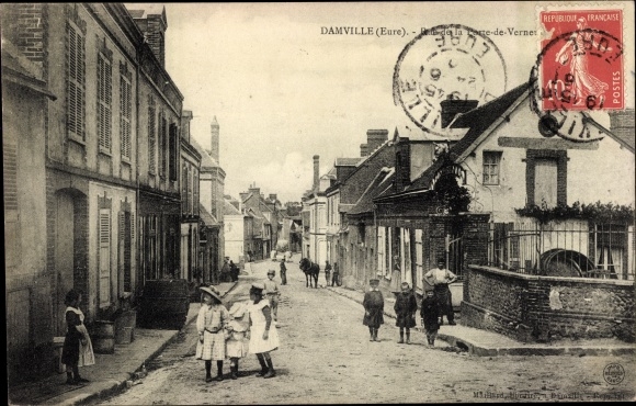 Postcard Damville Eure, street section, passers-by