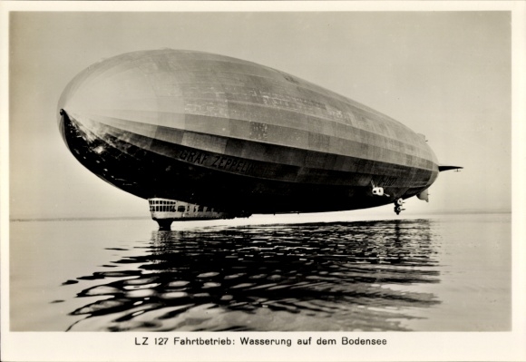 Photo of the airship LZ 127 Graf Zeppelin, water landing on Lake Constance, touching down of the control gondola