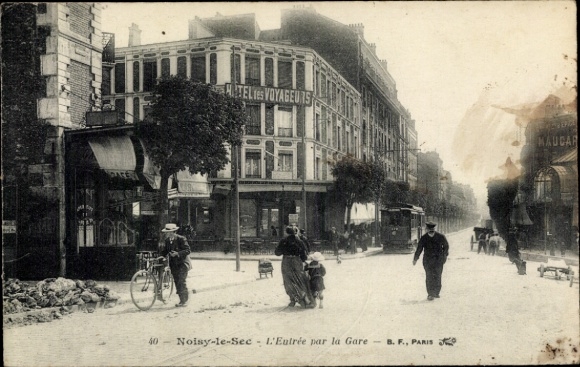 Postcard Noisy-le-Sec Seine Saint Denis, entrance via the train station