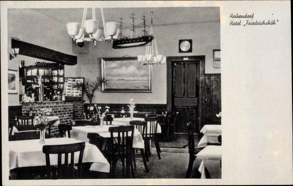 Ak Heikendorf an der Kieler Förde, Hotel Friedrichshöh, Innenansicht, Modellboot