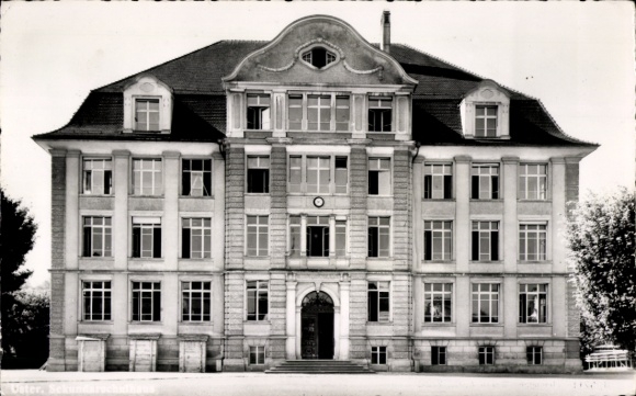KP Uster Kanton Zurych, Szkoła średnia, Architektura,