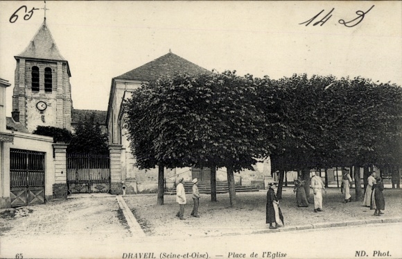 Ak Draveil Essonne,  Place de l'Eglise