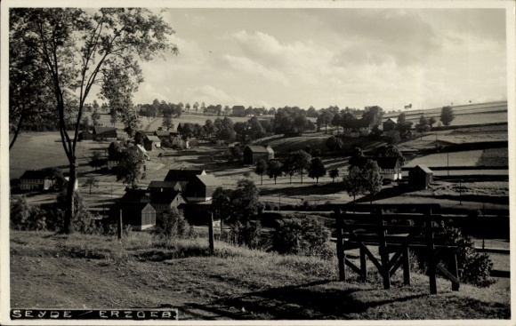 Postcard Seyde Hermsdorf in the Ore Mountains, landscape with houses and trees, overview of the village Seyde