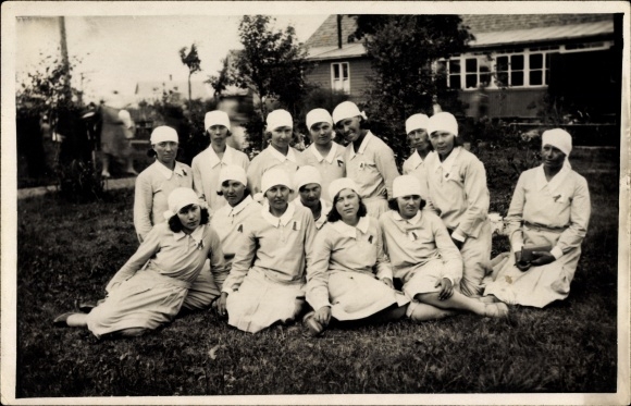 Photo Postcard Estonia, Red Cross, nurses, group portrait