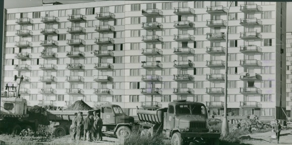 Foto Hans Joachim Spremberg, Tábor Südböhmen, Neubaugebiet 1967, Lastwagen