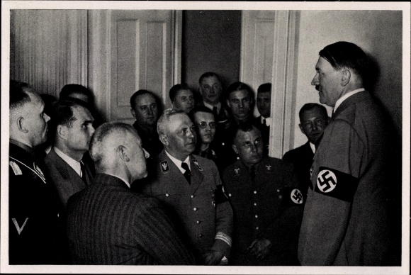 Collective picture Adolf Hitler No. 198 The leader with employees on the evening of the Reichstag election in March 1936