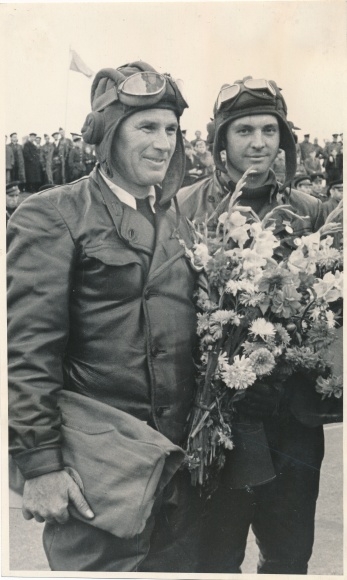 Photo mechanic E. Woskowitsch, racing driver M. Metelev, award ceremony, motor racing, 1955