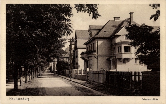 Postcard Neu Isenburg in Hessen, Friedens-Allee