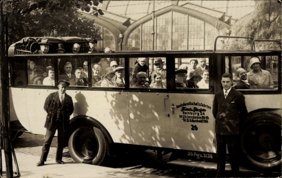 Photo Postcard Hamburg, tour bus Friedrich Jasper, passengers, school father Dr. Kurt Stahr from Stallupönen