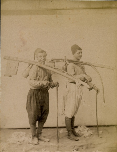 Photo circa 1890, Jules Lind, Smyrna Izmir Türkiye, Turkish water carriers