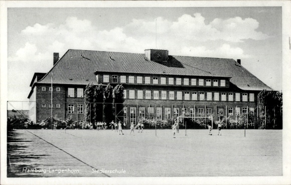 Postcard Hamburg Nord Langenhorn, Siedlerschule, football field, school children