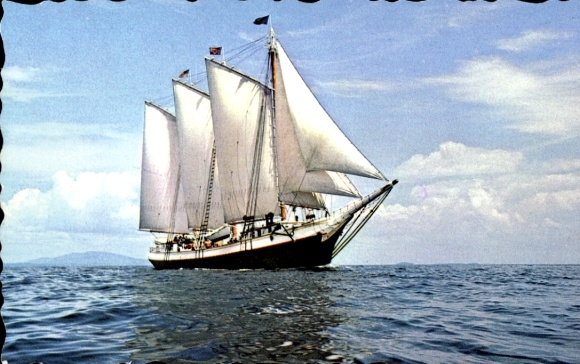 Ak Bar Harbor Maine USA, Victory Chimes, een driemastschoener.