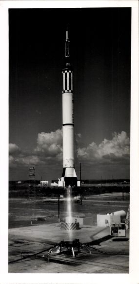 foto Cape Canaveral Florida USA, opstijgende Mercury 3-raket, Amerikaanse luchtmacht, 1961