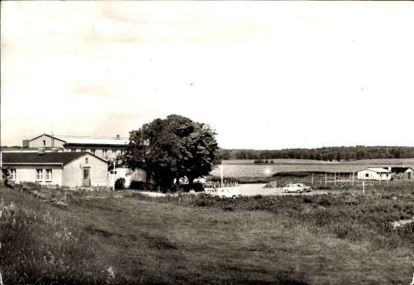 Postcard Neukamp Putbus on the island of Rügen, view of the FDGB recreation center, water surface, nature, buildings