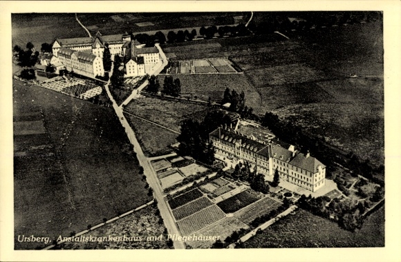 Ak Ursberg in Schwaben, Fliegeraufnahme, Anstaltskrankenhaus, Pflegehäuser