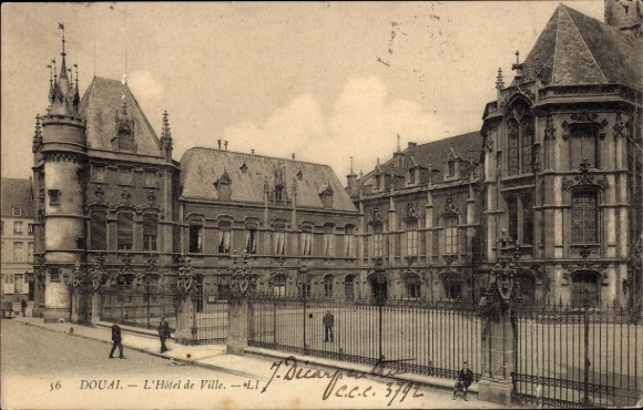 Ak Douai Nord, L'Hôtel de Ville,  Architektur, Menschen auf der Straße