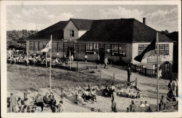 Postcard Ostseebad Prerow on the Darß, at the Dünenhaus, holidaymakers