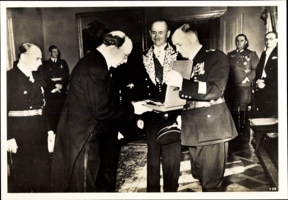 Photo Heinrich Hoffmann, Helsinki Helsingfors Southern Finland, German envoys, April 1942