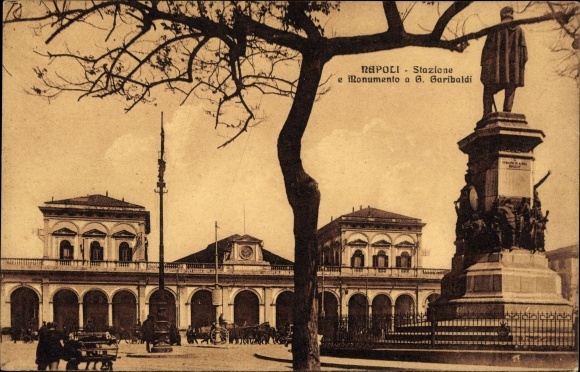 Postcard Napoli Neapel Campania, Station and Monument to G.Garibaldi
