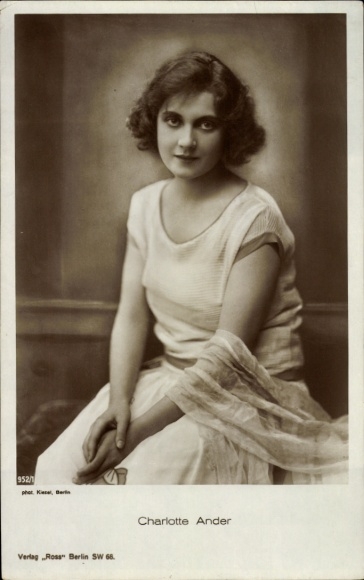 Foto Ak Schauspielerin Charlotte Ander, Portrait
