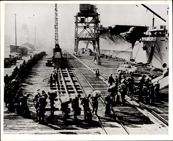 Foto Amerikanisches Kriegsschiff, Amerikanische Infanterie, Soldaten