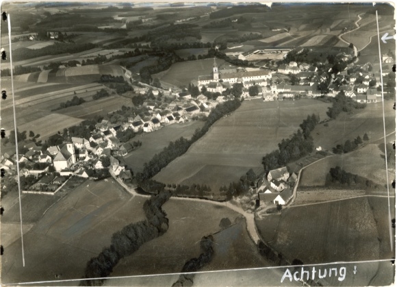 Ak Michelfeld Auerbach in der Oberpfalz, Taubstummenanstalt u. Kloster, Fliegeraufnahme