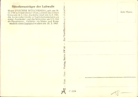 Ak Ritterkreuzträger der Luftwaffe Major Joachim Müncheberg, Eichenlaub mit Schwertern
