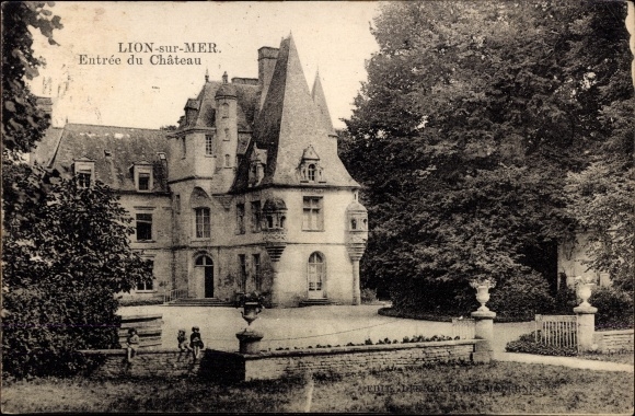 Ak Lion sur Mer Calvados, Entree du Chateau
