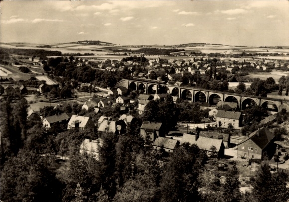 Ak Gersdorf (Kr. Hohenstein Ernstthal) Sachsen, Aussicht vom Klosterberg, Viadukt, Landschaftsauf