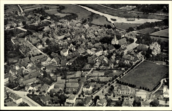 Postcard Neustadt am Rübenberge, aerial view of the town, numerous buildings, church, river