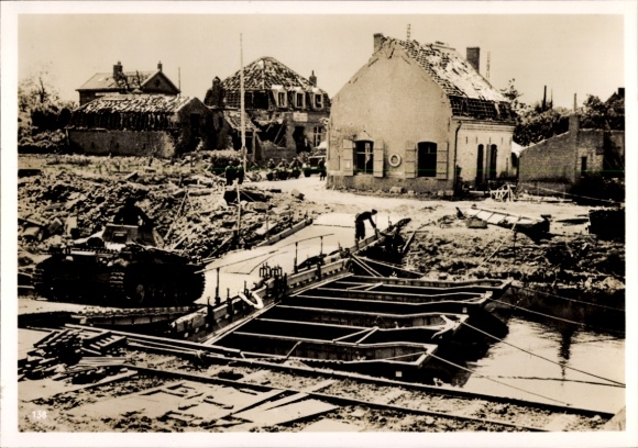 Foto Notbrücke für den deutschen Vormarsch, Wehrmacht Panzer, Juni 1940, II WK