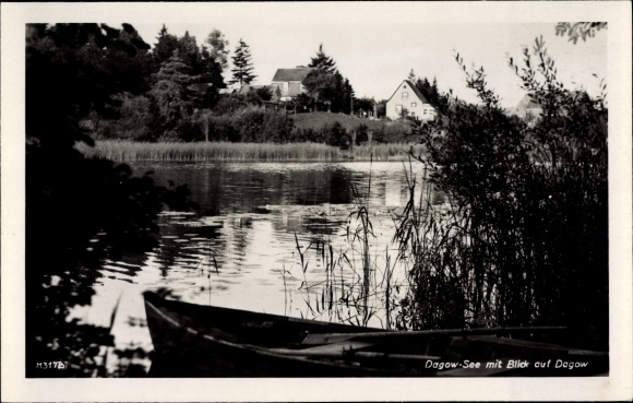 PC Dagow Stechlin Brandenburg, partial view of the site, shoreline at Dagowsee, rowing boat