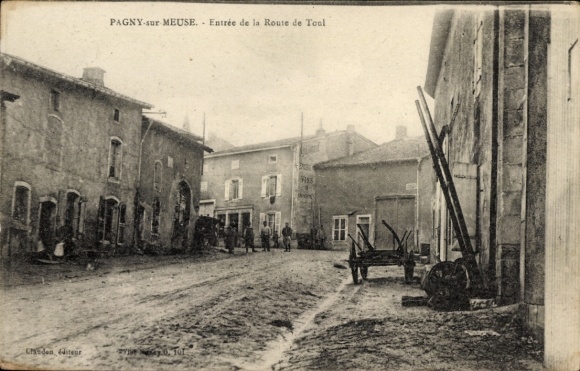 Postcard Pagny sur Meuse Lorraine Meuse, Entree de la Route de Toul