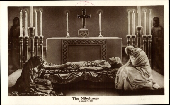 Ak Filmszene, Die Nibelungen I. Teil, Kriemhild u. Brunhild an der Leiche Siegfrieds