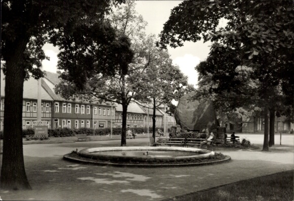 Ak Hasselfelde Oberharz am Brocken, plein, fontein, monument