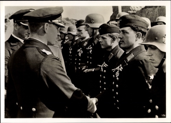 Photo Soldiers of the Kriegsmarine receive the Iron Cross from the Commandant of the Port of Oslo, 1940