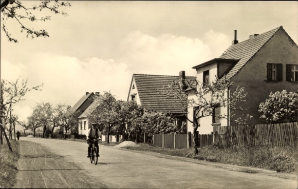 PC Premnitz im Havelland, Milower Straße, cyclists