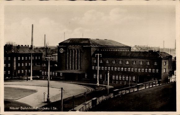 Postcard Zwickau Saxony, view of the new train station, exterior view