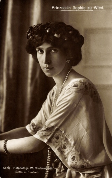 Postcard Princess Sophie of Wied, portrait