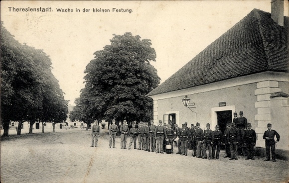 KP Terezín Theresienstadt Region Ústí nad Labem, żołnierze w mundurach, straż, mała twierdza, Theresiensta