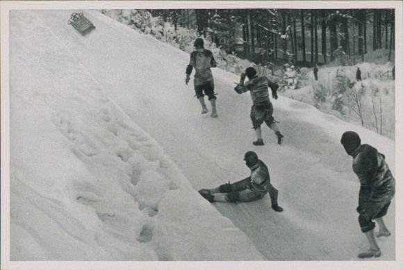 Collector's picture Olympics 1936, four-man bobsleigh Germany II after fall
