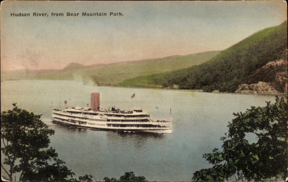Postcard Hudson River, from Bear Mountain Park, Steamer
