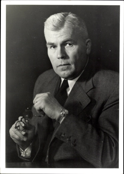 Postcard photographer Walter Hahn, self-portrait around 1950