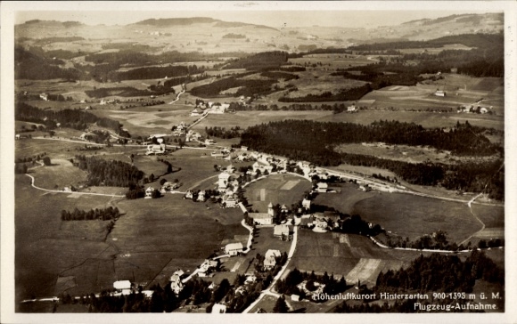 Ak Hinterzarten im Schwarzwald, Luftaufnahme, Höhenluftkurort  900-1395 m ü. M., monochrom
