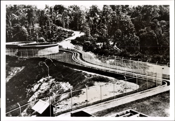 Photo Heinrich Hoffmann, Tarakau oil center in north-eastern Dutch Borneo