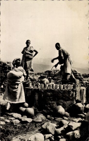 Postcard Africa, Africans carrying water, water carriers, water drawers